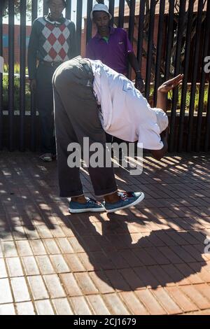 Danse traditionnelle de Pantsula dans le canton de Soweto, Johannesburg, Afrique du Sud Banque D'Images