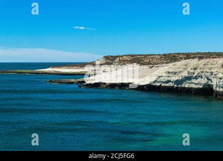 La réserve naturelle de Punta Loma offre une vue magnifique pour observer les lions de mer et les oiseaux d'une falaise, Puerto Madryn, Chubut, Argentine, Amérique du Sud Banque D'Images