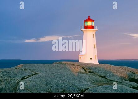 Phare de Peggy's Cove, en Nouvelle-Écosse, Canada. Banque D'Images