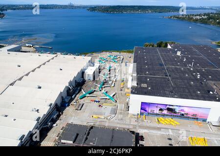 Aperçu de l'usine Boeing de Renton à côté de l'aéroport municipal de Renton. 737 site de production MAX. Ligne de montage Boeing à proximité. Énorme usine Boeing. Banque D'Images