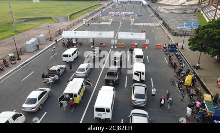 Manille, Philippines. 14 septembre 2020. Chaque jour, des centaines de Philippins ont accès à l'installation gratuite de test COVID-19 du Quirino Grandstand de Manille, qui est ouvert du lundi au vendredi de 8 h à 17 h. (Photo de Sherbien Dacalanio/Pacific Press) crédit: Pacific Press Media production Corp./Alay Live News Banque D'Images