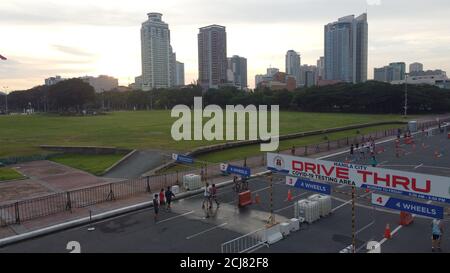 Manille, Philippines. 14 septembre 2020. Chaque jour, des centaines de Philippins ont accès à l'installation gratuite de test COVID-19 du Quirino Grandstand de Manille, qui est ouvert du lundi au vendredi de 8 h à 17 h. (Photo de Sherbien Dacalanio/Pacific Press) crédit: Pacific Press Media production Corp./Alay Live News Banque D'Images