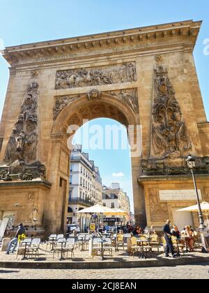 Arche triomphale à la porte Saint-Denis située dans le 10ᵉ actuel Arrondissement de Paris Banque D'Images