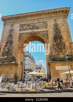 Arche triomphale à la porte Saint-Denis située dans le 10ᵉ actuel Arrondissement de Paris Banque D'Images