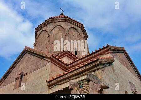 Vahanavank, un complexe monastique arménien du Xe-XIe siècle - ancienne église en perspective de point d'arbre Banque D'Images