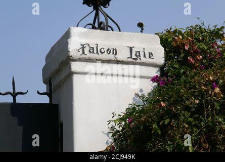 Beverly Hills, Californie, États-Unis 14 septembre 2020 UNE vue générale de l'atmosphère de l'acteur Rudolph Valentino Falcon Lair maison, qu'il a construit en 1925 et nommé d'après son film non produit le Faucon à capuchon, et a été la résidence de la milliardaire héritière de tabac Doris Duke, Et ancienne résidence de Bugsy Siegel, Gloria Swanson, Joe Castro et Harry Carey au 1436 Bella Drive le 14 septembre 2020 à Beverly Hills, Californie, États-Unis. Photo par Barry King/Alay stock photo Banque D'Images