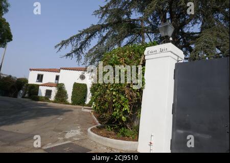 Beverly Hills, Californie, États-Unis 14 septembre 2020 UNE vue générale de l'atmosphère de l'acteur Rudolph Valentino Falcon Lair maison, qu'il a construit en 1925 et nommé d'après son film non produit le Faucon à capuchon, et a été la résidence de la milliardaire héritière de tabac Doris Duke, Et ancienne résidence de Bugsy Siegel, Gloria Swanson, Joe Castro et Harry Carey au 1436 Bella Drive le 14 septembre 2020 à Beverly Hills, Californie, États-Unis. Photo par Barry King/Alay stock photo Banque D'Images