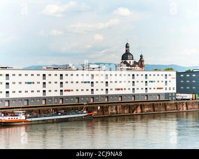 Ville de Mannheim avec port et église jésuite Banque D'Images