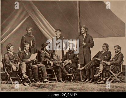 . Le livre de guerre civile américaine et l'album Grant, 'art immortelles' . QUARTIER GÉNÉRAL—ARMÉE DU POTOMAC - OCTROI GÉNÉRAL ET PERSONNEL. Prise à la City point 18C4. I!-.:urnnat à gauche et suit; I .—Brig. Général John A. Rawlins (rasé). 2.—Lt-coll. Cyrus ballon Comstock. 3. Janes. 4.- gén. U. S. Grant. 0.—Capt Thos. S, Dunn. 6.— Lt-Coll. Michael Ryan Morgan. 7.—Lt-coll. Peter Todd Hudson. 6.—Lt-coll. Ely Samuel Parker. !>.—Lt-col. Orville E. Babcock. Banque D'Images