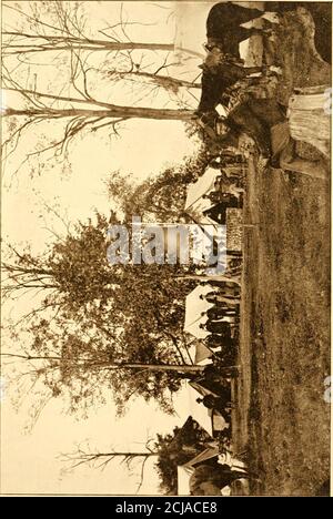 . En memoriam, Alexander Stewart Webb, 1835-1911; . avait presque grimpé au sommet du côté nord-ouest de la colline. Je ne dois pas omettre de mentionner l'assaut sur East CemeteryHill ce soir-là, par Earlys Texans et Louisiana Tigers, conduisant nos hommes de son pied et gagnant son sommet et deux batteries; seulement pour être repoussés, avec le massacre, par notre infanterie ralliedaidée par la première division du second corps. Le général Edward Johnsons Division avait attaqué et avait été repoussé par la Brigade Greenes New York à Culps Hill, et Johnson avait enterré les brasses d'une partie du douzième corps Banque D'Images