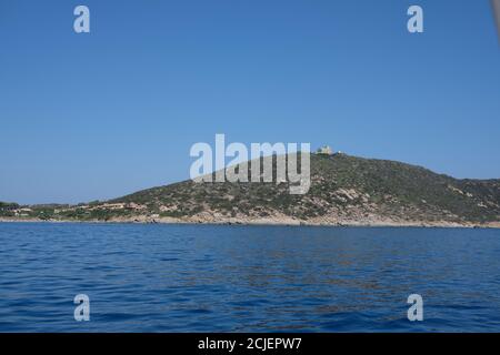 paysage de mer avec observatoire astronomique dans les îles de chou (isola dei cavoli) Cagliari Sardaigne Banque D'Images