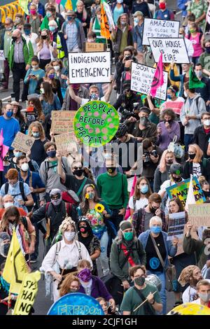 Foule à la « Rebel for Amazonia » extinction Rebellion march on Indigenous Womens Day, Londres, 5 septembre 2020 Banque D'Images