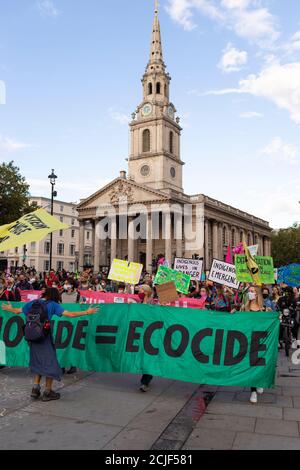 Foule à la « Rebel for Amazonia » extinction Rebellion march on Indigenous Womens Day, Trafalgar Square, Londres, 5 septembre 2020 Banque D'Images