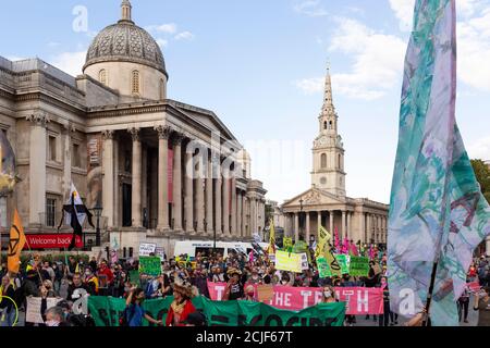 Foule à la « Rebel for Amazonia » extinction Rebellion march on Indigenous Womens Day, Trafalgar Square, Londres, 5 septembre 2020 Banque D'Images