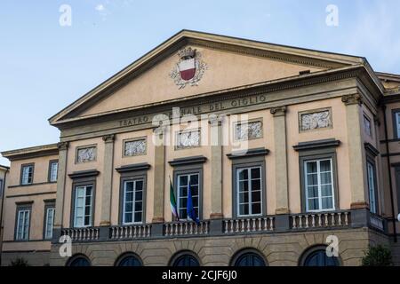 Lucca, Italie - 9 juillet 2017 : vue sur le Teatro del Giglio sur la Piazza del Giglio, la vieille ville de Lucca Banque D'Images