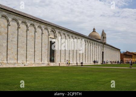 Pise, Italie - 9 juillet 2017 : vue sur Camposanto Monumentale (cimetière monumental) sur la Piazza del Duomo Banque D'Images