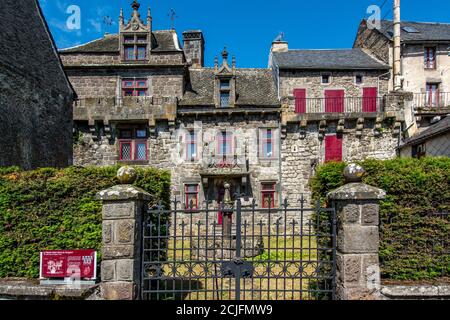 Besse-en-Chandesse. Le manoir Sainte-Marie . Département du Puy de Dome. Auvergne-Rhône-Alpes. France Banque D'Images