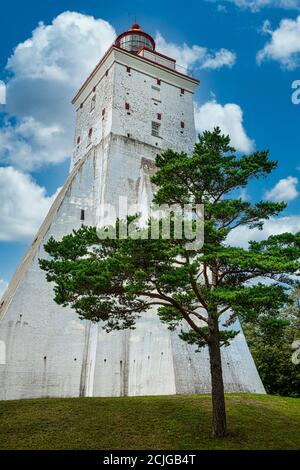 Vue sur le vieux phare historique de Kõpu (phare de Kopu), île de Hiiumaa, Estonie Banque D'Images