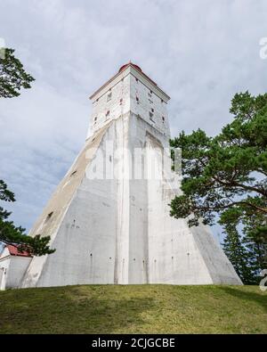 Vue sur le vieux phare historique de Kõpu (phare de Kopu), île de Hiiumaa, Estonie Banque D'Images