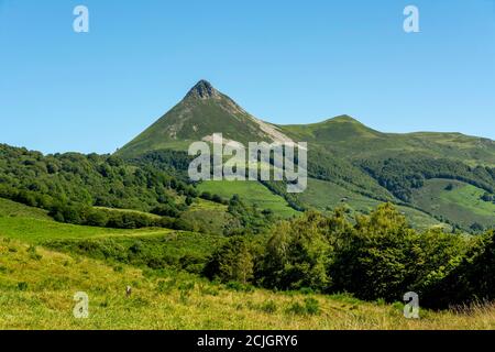 Le Puy Griou dans le Parc naturel régional des volcans d'Auvergne, département du Cantal, Auvergne Rhône Alpes, France Banque D'Images