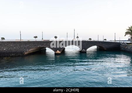 Vue sur le pont Charco de San Gines à Arrecife sur l'île de Lanzarote, îles Canaries, Espagne Banque D'Images