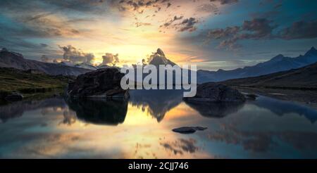 Lac Stellisee à Zermatt, Suisse au coucher du soleil avec un reflet du mont Cervino ou Matterhorn Banque D'Images