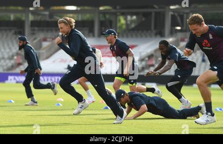 Joe Root lors d'une session en Angleterre à Old Trafford, Manchester. Banque D'Images