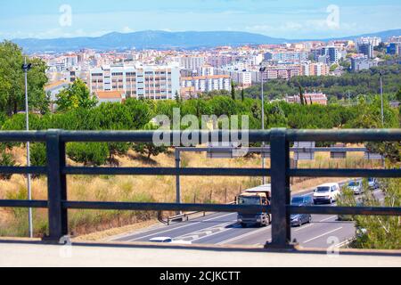 Vue sur le quartier d'Ajuda depuis le pont de Lisbonne Banque D'Images