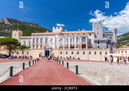 Monte Carlo, Monaco - 15 août 2018 : le Palais des Princes de Monaco, c'est la résidence officielle du Prince souverain de Monaco. Construit en 1191 AS Banque D'Images