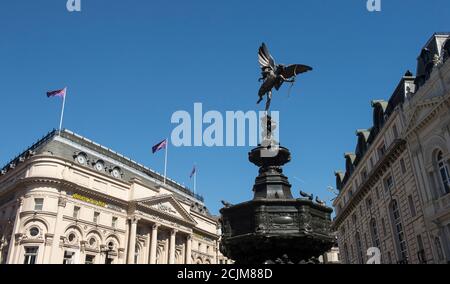 La fontaine commémorative Shaftesbury, également connue sous le nom d'Eros, à Piccadilly Circus, Londres, Angleterre. Banque D'Images