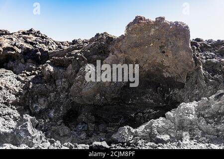 Vue panoramique unique sur les coulées spectaculaires de la rivière de lave magma de roche volcanique fondue. Parc national de Timanfaya, Lanzarote, Îles Canaries, Espagne. Banque D'Images