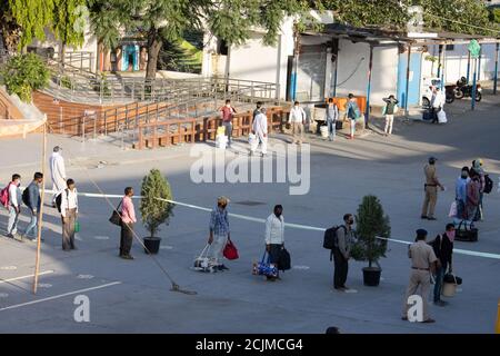 Dehradun, Uttarakhand/Inde - septembre 10 2020:les migrants venant de différents États en raison d'une pandémie de corona. Banque D'Images