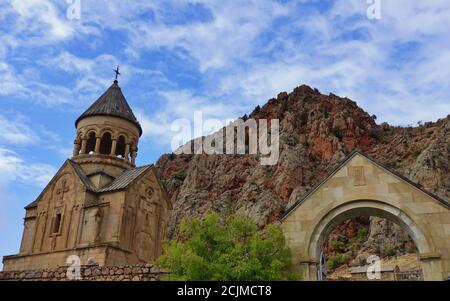 Le complexe du monastère de Noravank est construit sur une gorge étroite. Lieu touristique et historique. Arménie Banque D'Images