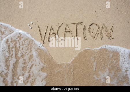 Vacances, concept de bonheur, texte sur sable Banque D'Images