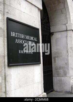 BMA House est un bâtiment spectaculaire classé de grade II qui a été conçu par Sir Edwin Lutyens, et a été le berceau de la British Medical Association Banque D'Images