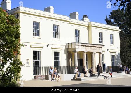 Le Mansion House, situé dans un parc dans le parc Calderstones du sud de Liverpool, le Mansion House classé Grade II a été rappelé à la vie comme un unique Banque D'Images