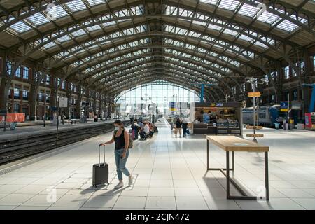 Lille France - 4 août 2020 - à l'intérieur de la gare De Lille en France Banque D'Images