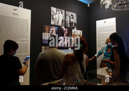 Rome, Italie. 15 septembre 2020. Ouverture de la maison-musée de l'acteur Alberto Sordi à Rome. A l'occasion du centenaire de sa naissance, la villa au coeur de Rome, où il a vécu de 1959 à la mort, est ouverte au public, devenant ainsi une maison-musée. La maison contient encore des milliers d'objets appartenant à l'acteur. Dans le jardin, deux structures de traction supplémentaires ont été ajoutées, contenant des vêtements de scène, des affiches de ses films, des photos et bien plus encore. Rome (Italie), 15 septembre 2020 photo Samantha Zucchi Insidefoto crédit: Insidefoto srl/Alay Live News Banque D'Images