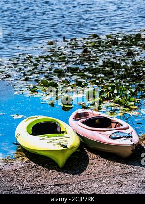 Kayaks sur le lac Katherine Banque D'Images