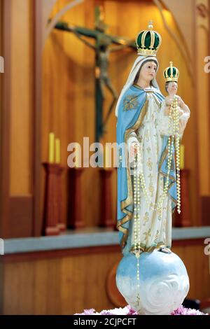 Statue de l'image de notre Dame du Rosaire, du Saint Rosaire ou du plus Saint Rosaire, une des désignations attribuées à la Vierge Marie dans le C Banque D'Images