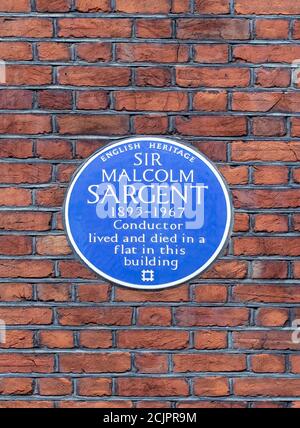 Plaque bleue du patrimoine anglais pour Sir Malcolm Sargent (1895-1967), chef d'orchestre, Royal Albert Hall, Kensington, Londres, Royaume-Uni Banque D'Images