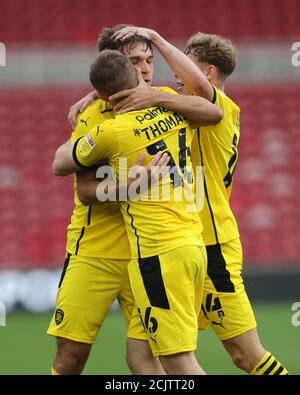 MIDDLESBROUGH, ANGLETERRE. 15 SEPTEMBRE 2020 Patrick Schmidt de Barnsley célèbre avec Luke Thomas et Kilian Ludewig après avoir marquant leur premier but lors du match de la Carabao Cup entre Middlesbrough et Barnsley au stade Riverside, à Middlesbrough. (Credit: Mark Fletcher | MI News) Credit: MI News & Sport /Alay Live News Banque D'Images