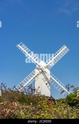 Moulin de Jill. Les moulins à vent de Clayton, connus localement sous le nom de Jack et Jill, se tiennent sur les South Downs au-dessus du village de Clayton, West Sussex, Angleterre. Banque D'Images