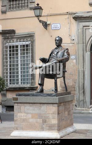 Statue de Puccini sur la Piazza della Cittadella, Lucca, Toscane, Italie, Europe. Banque D'Images