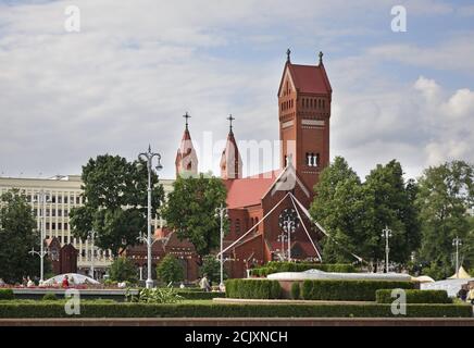 Eglise des Saints Simon et Helen - Eglise rouge à Minsk. Bélarus Banque D'Images