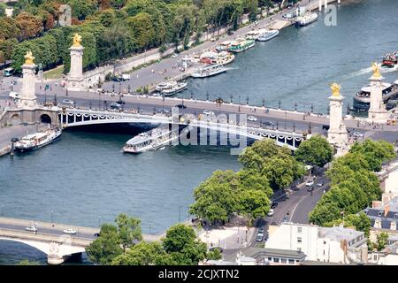 Vue aérienne de la Seine et du Pont Alexandre III à Paris Banque D'Images