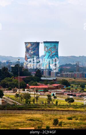 Soweto Towers à la centrale électrique d'Orlando, Johannesburg, Afrique du Sud Banque D'Images