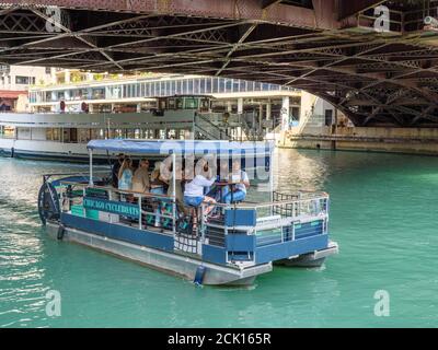 Bateau de fête à moteur humain. Fleuve Chicago. Banque D'Images