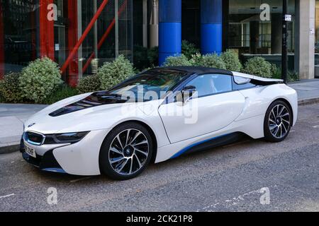 Voiture de sport hybride plug-in BMW i8 à Londres, Royaume-Uni Banque D'Images
