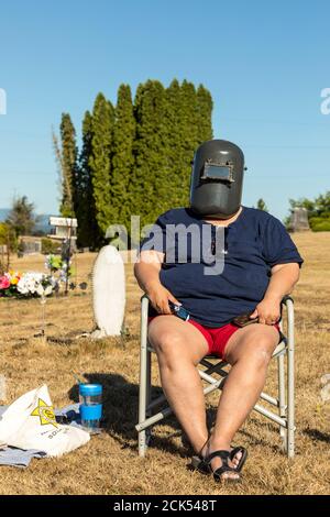 Touristes regardant l'éclipse solaire d'août 21,2017 près de l'indépendance Oregon, États-Unis. Banque D'Images